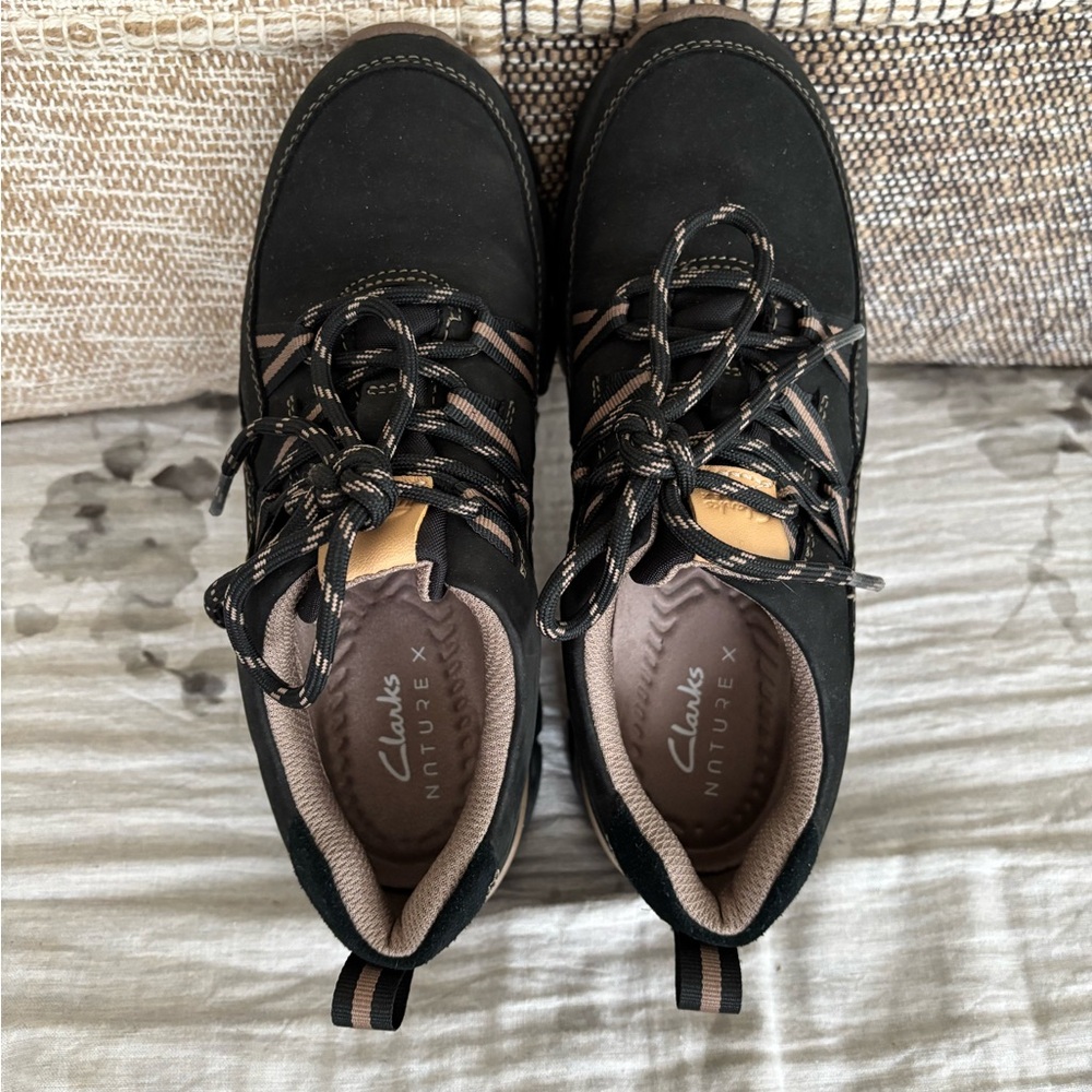 Clarks Women’s Black and Tan Shoes